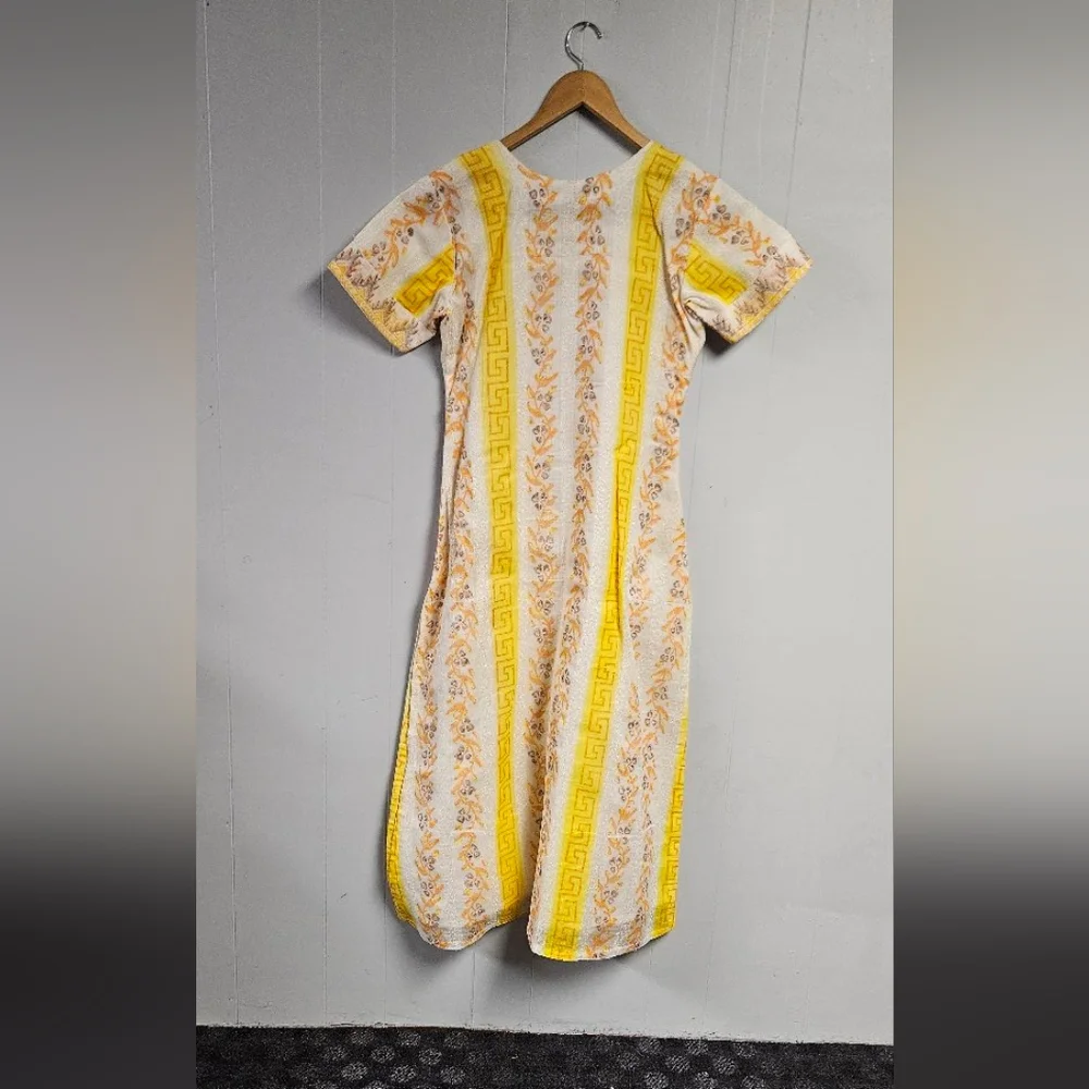 Woman's Punjabi Suit - Picture 3 of 9